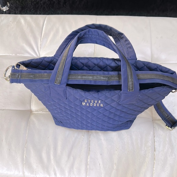 Steve Madden Quilted Design Overnight, Beach, or Diaper Bag - Picture 3 of 5